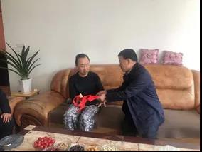 敦煌種業(yè)領(lǐng)導(dǎo)看望慰問(wèn)公司老干部、老黨員及困難黨員職工