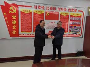 敦煌種業(yè)領(lǐng)導(dǎo)看望慰問(wèn)公司老干部、老黨員及困難黨員職工